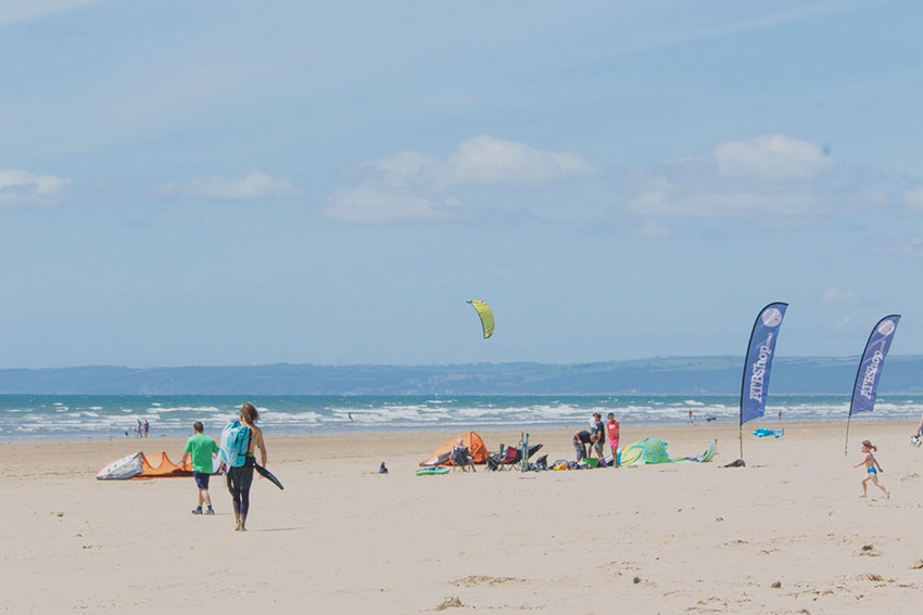 Learn to Kitesurf in South Wales
