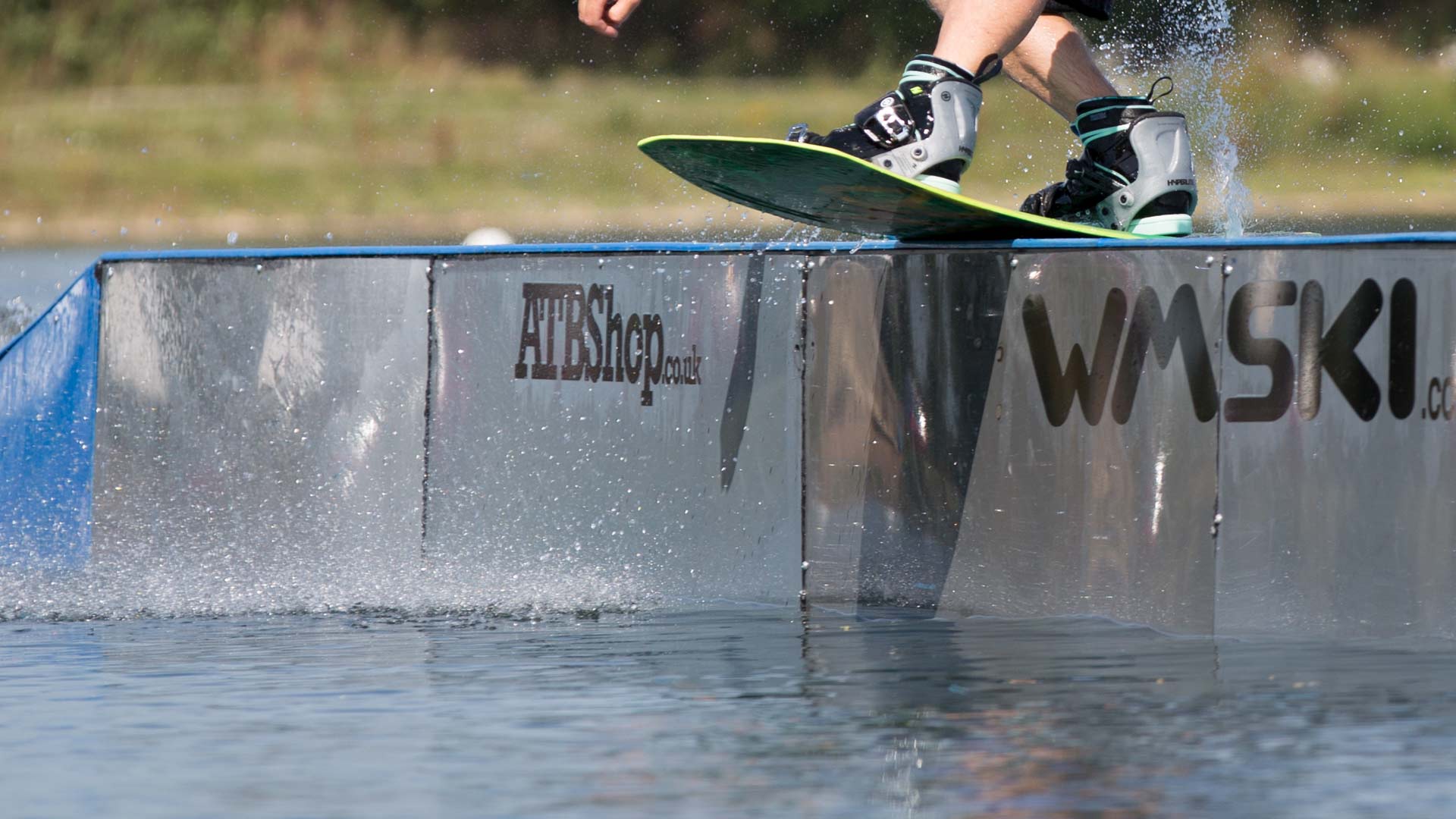 Wide wake. Wakeboard. Стойка для вейкборда. Вейкборд из пенопласта. Wakeboard Spray.